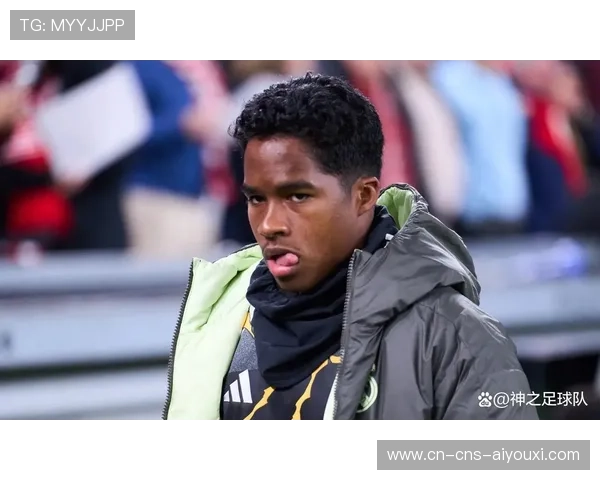 里昂更衣室播放恩德里克戴帽视频，全队欢呼